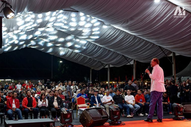 Anwar Dakwa Semua Parti Politik Berpakat Untuk Jatuhkannya Kerana Tegas Perang Rasuah