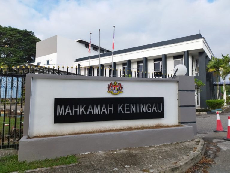 Bekas pegawai adat antara empat direman berhubung rasuah jual beli tanah