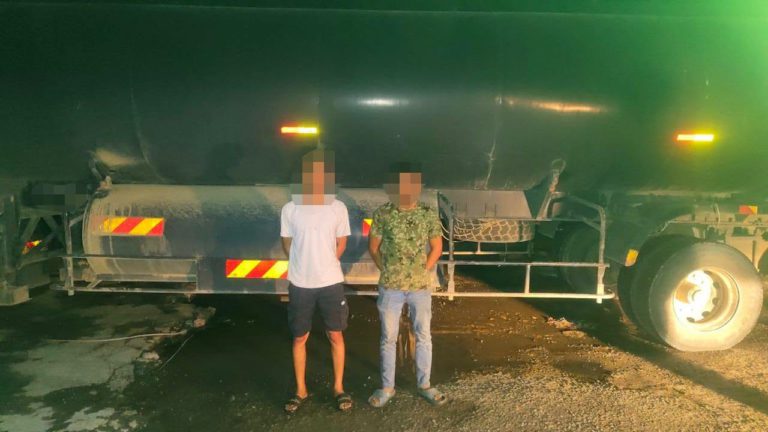 Dua ditahan, minyak sawit mentah bernilai lebih RM400,000 dirampas