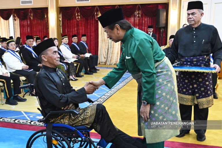 153 individu terima darjah kebesaran dan pingat negeri Sabah