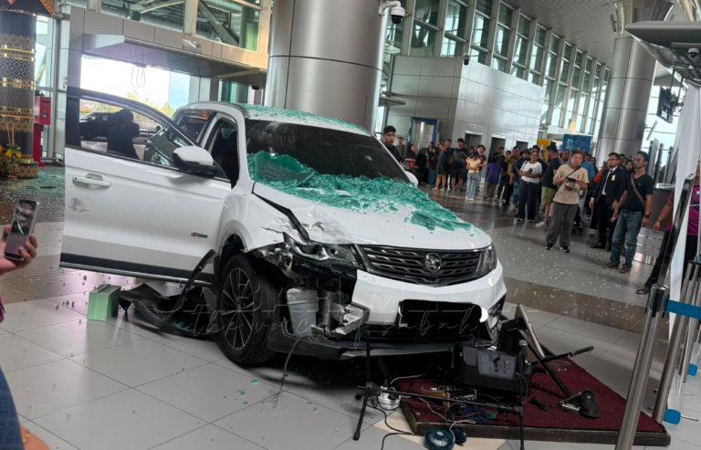 Tukar pemandu, lupa letak gear P, SUV rempuh KKIA