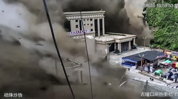 Imej Diperkemaskan AI