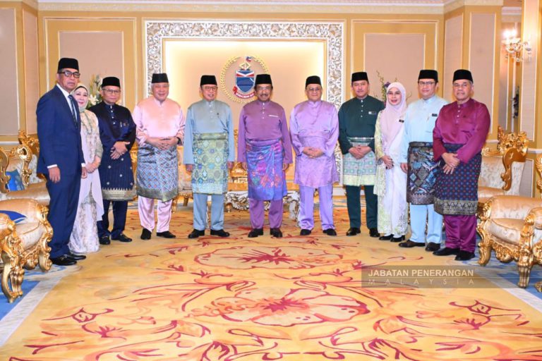 Tun Musa terima kunjungan Premier Sarawak di Istana Seri Kinabalu