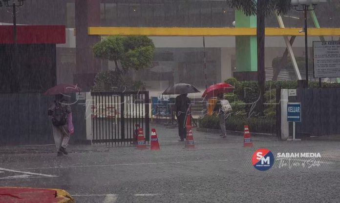 HUJAN BANJIR CUACA PAYUNG