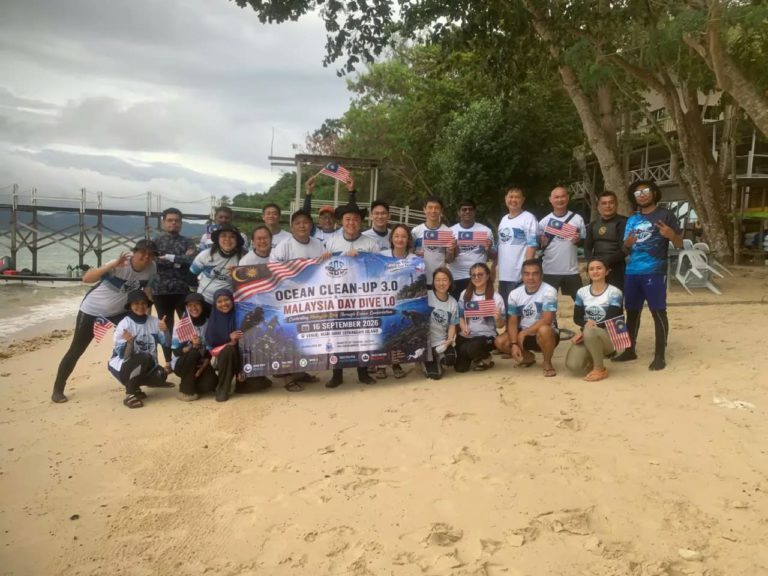 Sambut Hari Malaysia dengan bersihkan dasar laut, 110kg sampah dikutip