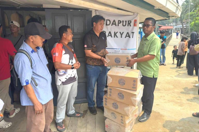 SAFMA sumbang Ikan Rakyat Sabah kepada mangsa kebakaran Kg Numbak