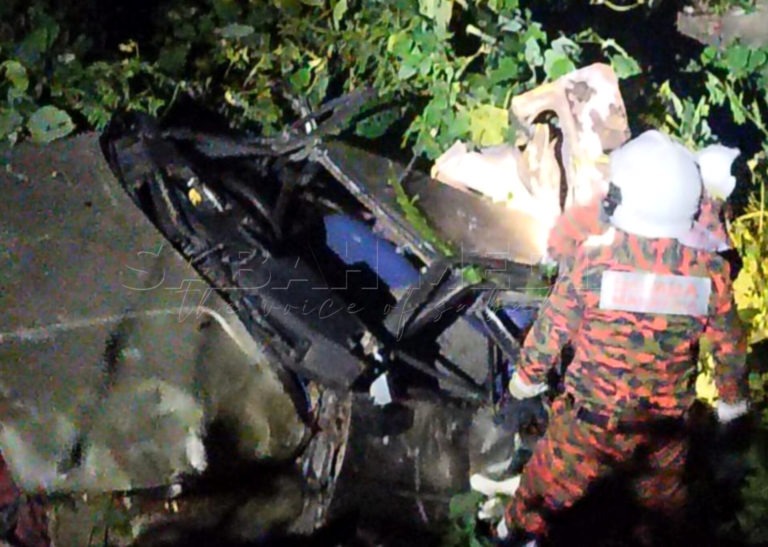 Tiga lelaki maut, seorang cedera kereta terbabas masuk gaung