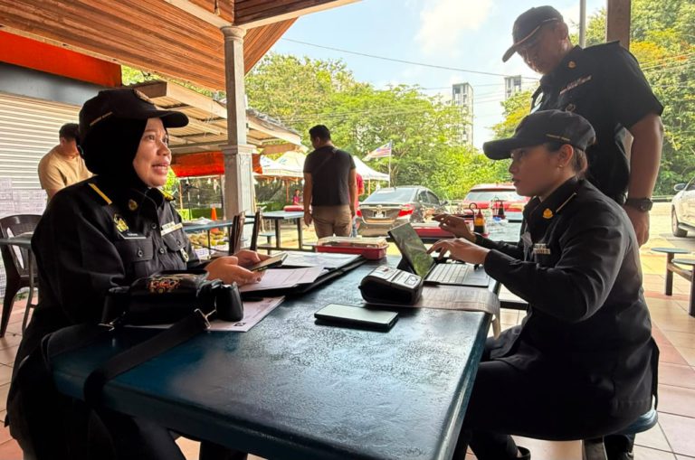 Tiga peniaga dikompaun gagal pamer tanda harga