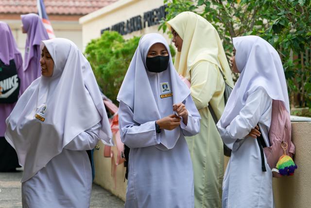 JEREBU PELAJAR PELITUP MUKA