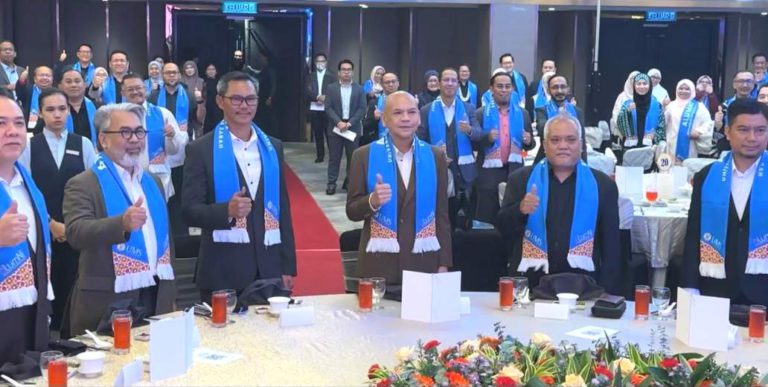 KPDN serah geran i-FB kepada GPS UMS