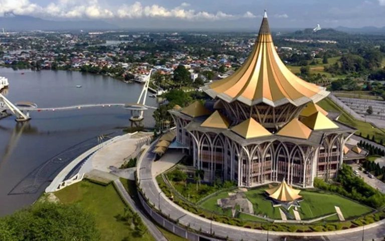 Sarawak umum diskaun bil elektrik 25 peratus bagi 2027